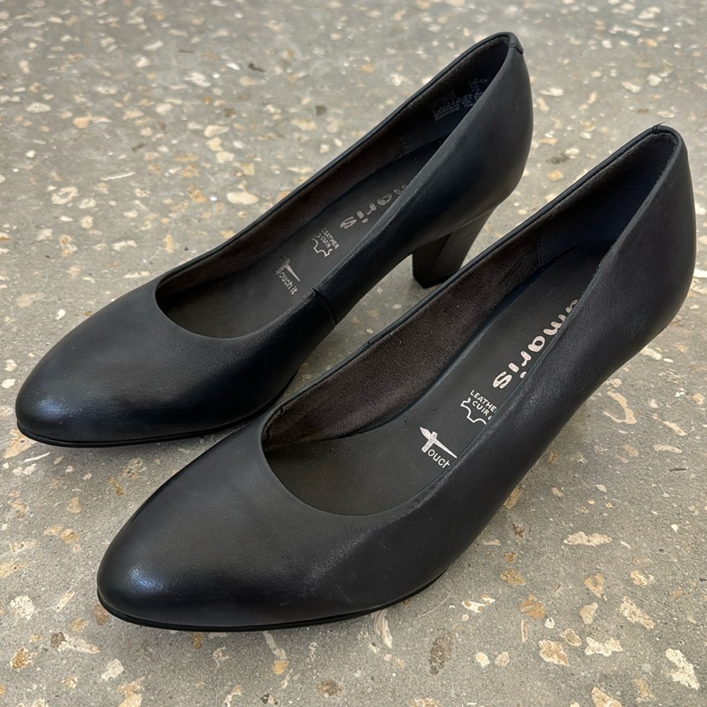 ⭐️NEW!⭐️ Tamaris leather block heels size 38 / US 7